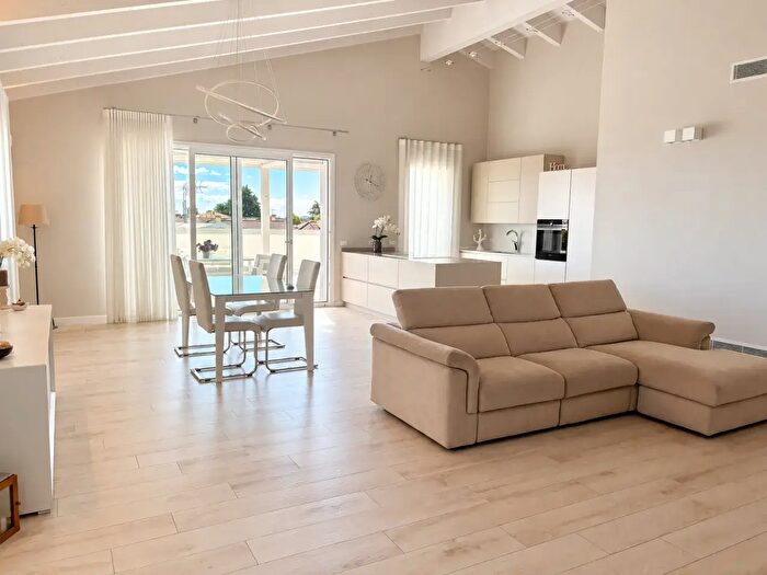 Appartamento con 5 locali in vendita in Via Vittorio Bachelet, Villafranca Padovana