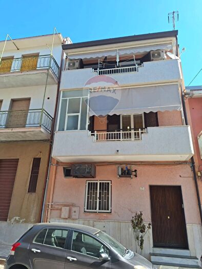 Casa con 5 locali in vendita in Via Machiavelli, Solarino