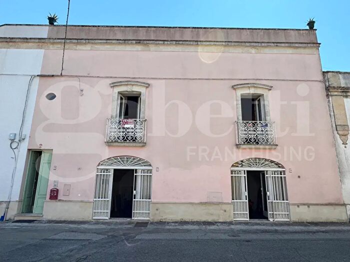 Casa con 14 locali in vendita in Via San Vincenzo, Giurdignano