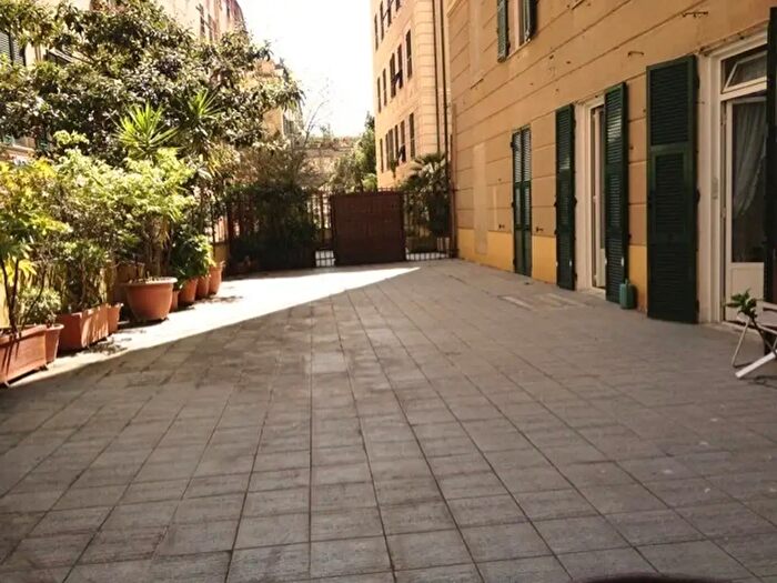 Appartamento con 5 locali in affitto in Via Caffaro a, Genova