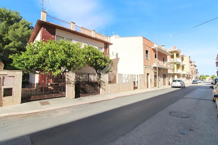 Casa con 8 locali in vendita in Viale Augusto, Lucera