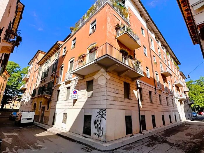 Appartamento quadrilocale in vendita in Lungadige Re Teodorico, Verona