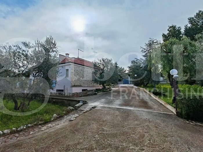 Casa quadrilocale in vendita in Via dei Gelsi, Trani