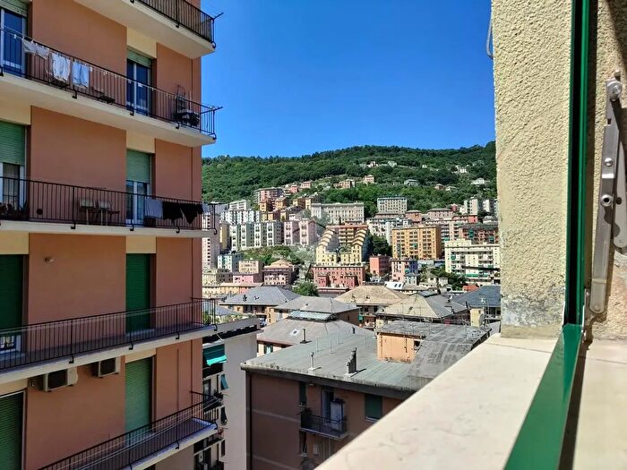 Appartamento quadrilocale in vendita in Appartamento Via Tortona, Genova