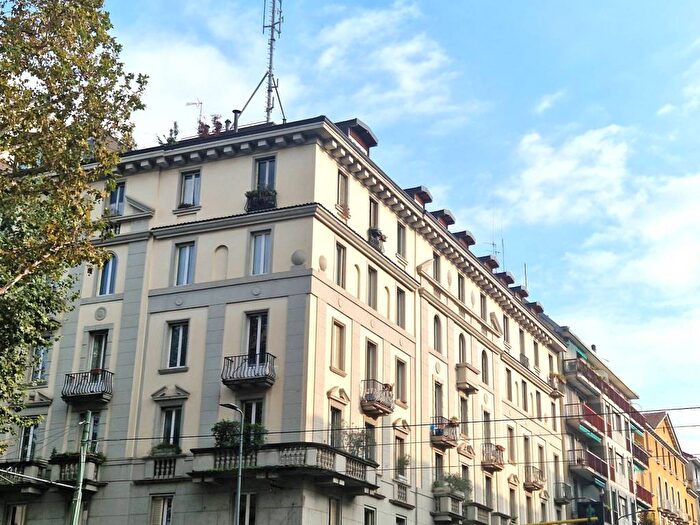 Appartamento trilocale in affitto in Via Leone Tolstoj, Piazza Napoli, Milano