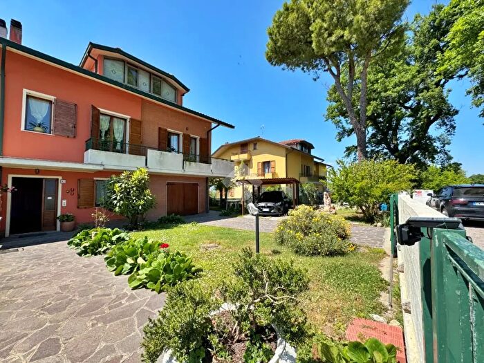 Casa con 11 locali in vendita in Via Belvedere, Vallefoglia