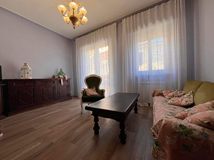 Casa con 10 locali in affitto in Viareggio