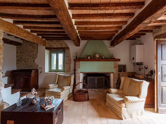 Casa quadrilocale in vendita in Loc Acqualoreto, Baschi
