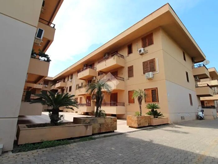 Appartamento quadrilocale in vendita in Via CL, Palermo