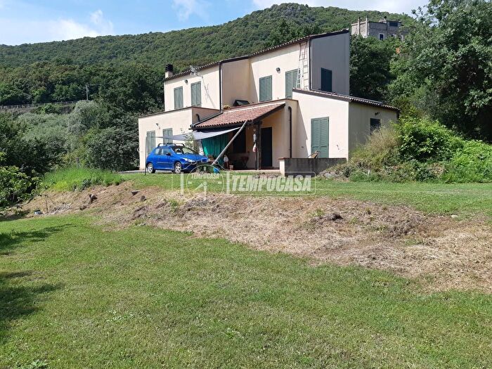 Casa quadrilocale in vendita in Contrada Ganduglia, Noli