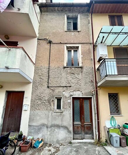 Casa con 5 locali in vendita in Montignoso