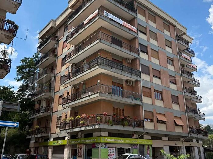 Appartamento con 7 locali in vendita in Via Pasquale Rossi, Cosenza