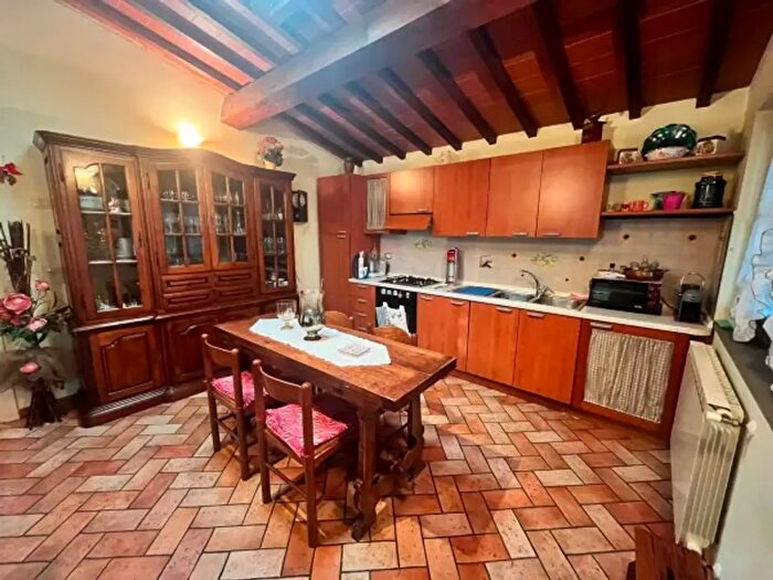 Casa con 6 locali in vendita in Prato