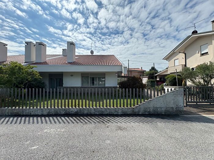 Casa quadrilocale in vendita in Via Matteotti, Noventa Vicentina