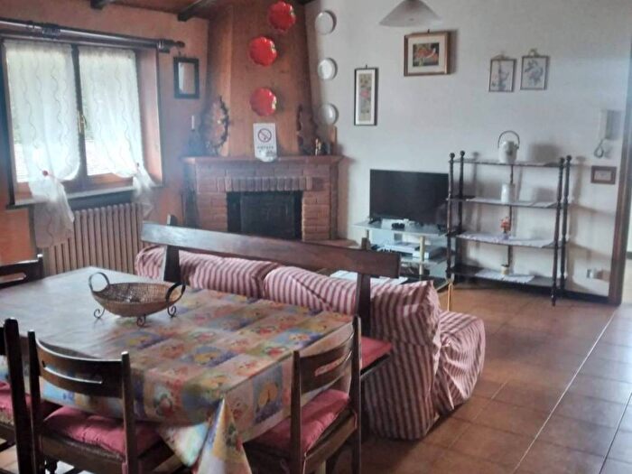 Appartamento trilocale in affitto in Via Morandi, Castelnuovo Ne Monti, Castelnovo Ne Monti