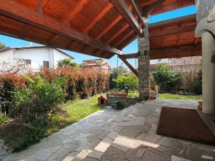 Casa con 5 locali in vendita in Via Monte Cervino, Canegrate