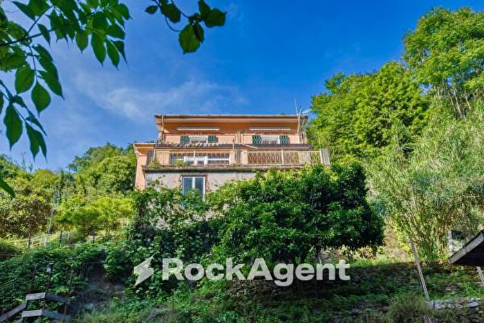 Appartamento con 6 locali in vendita in Via Lago Figoi, Genova