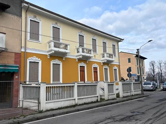 Casa quadrilocale in vendita in Via Giuseppe Garibaldi, Tavazzano Con Villavesco