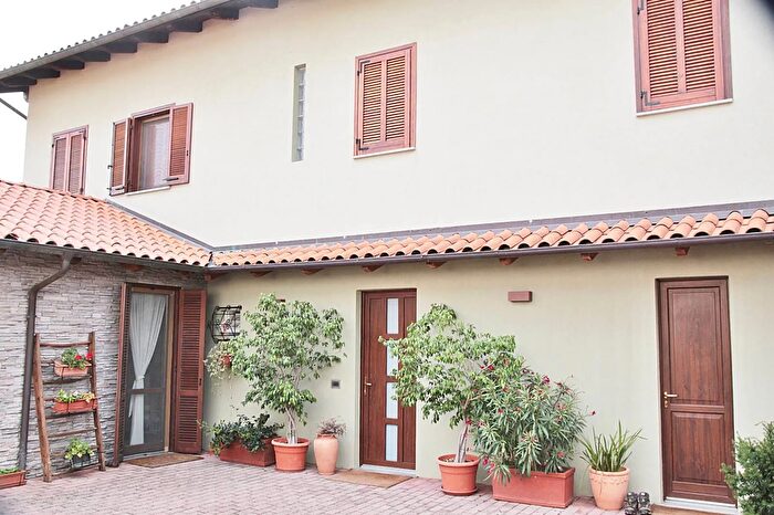 Casa con 7 locali in vendita in Via Dante Alighieri, Fara Novarese