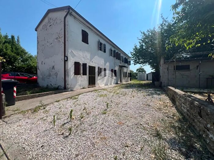 Casa con 6 locali in vendita in Via Boschetto, Fosso'