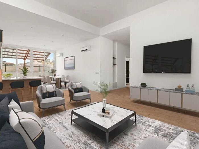 Appartamento con 7 locali in vendita in Viale Ortles a, Milano