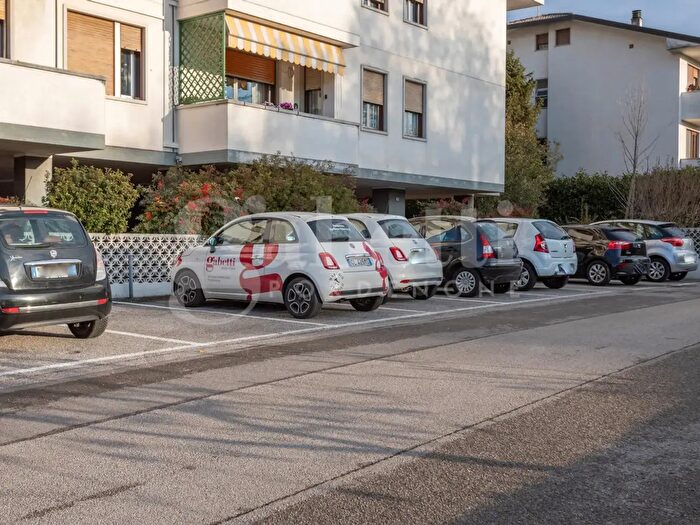 Appartamento quadrilocale in vendita in Via Cortina dAmpezzo, Pordenone