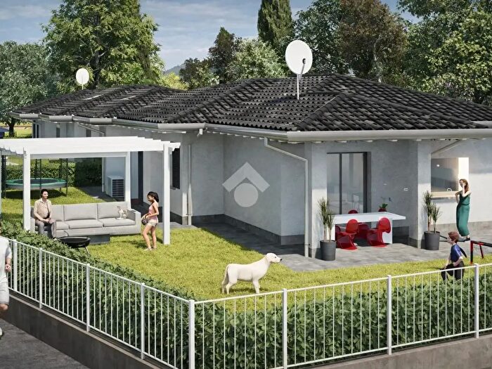 Casa quadrilocale in vendita in Piazza a Locatelli, Caravaggio