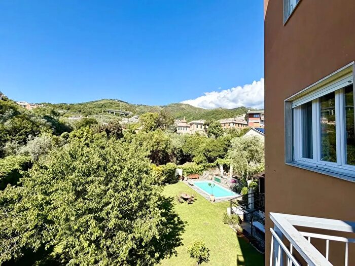 Appartamento quadrilocale in vendita in Viale Quartara, Genova