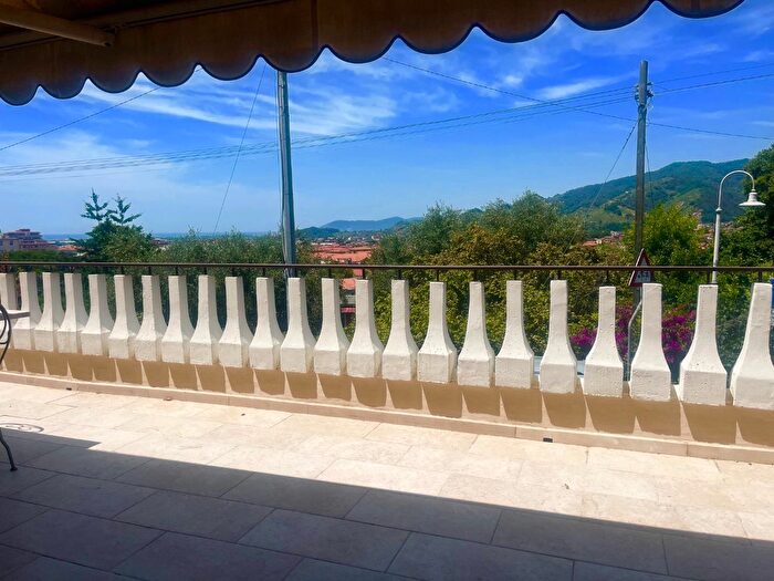 Appartamento quadrilocale in vendita in Francesco, Massa