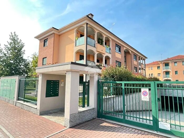 Appartamento bilocale in vendita in Via Augusto Righi, Villa Cortese