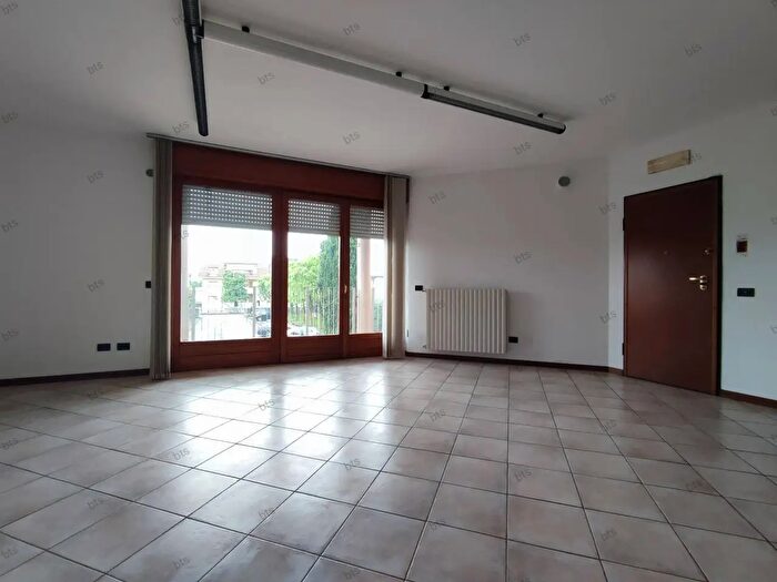 Appartamento quadrilocale in affitto in Via Cerese, Capriolo