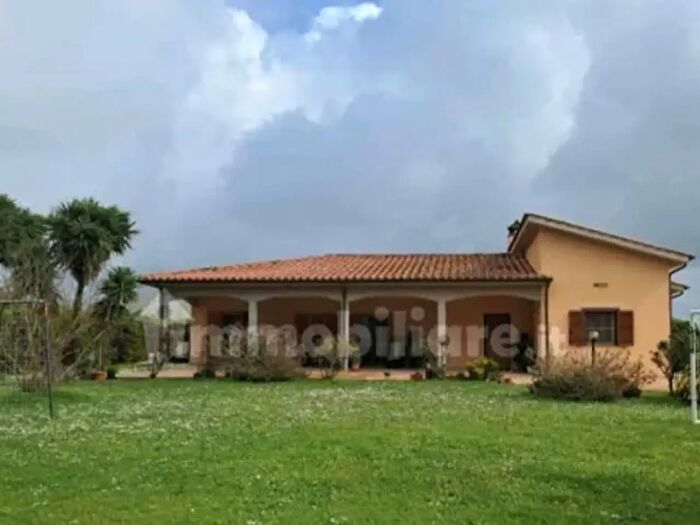 Casa con 6 locali in vendita in Strada del Mandrione delle Saline, Tarquinia