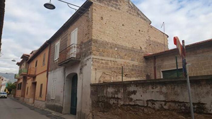 Casa con 6 locali in vendita in Via Armando Diaz, Casapulla