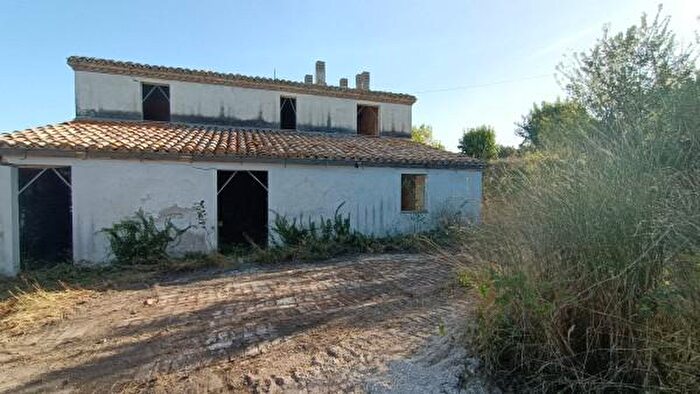 Casa con 6 locali in vendita in Cingoli