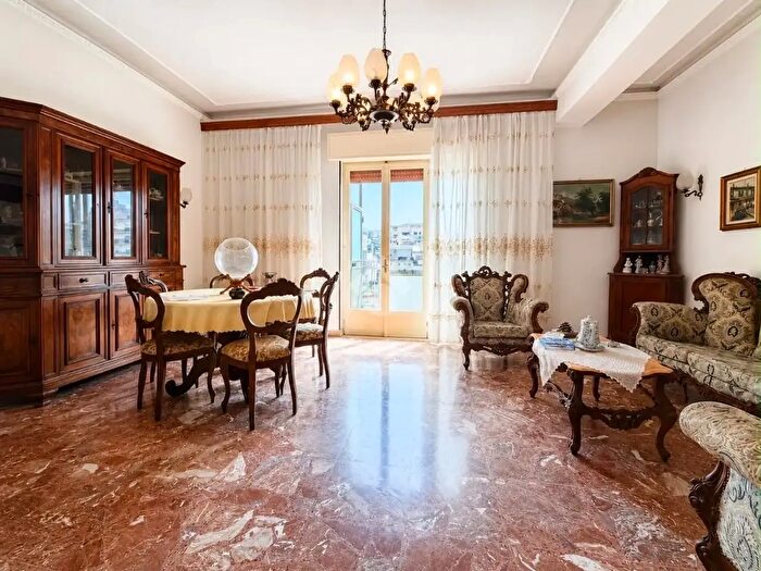 Appartamento trilocale in vendita in Via Polistena, Reggio di Calabria