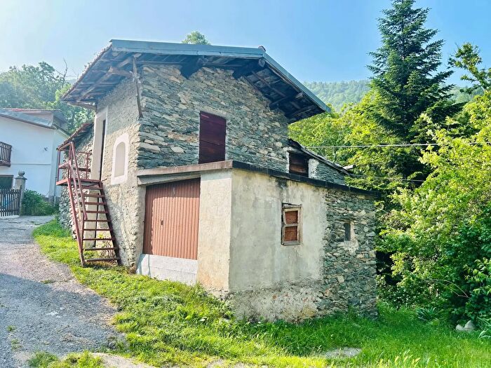 Casa con 5 locali in vendita in Località Fossato, Ormea