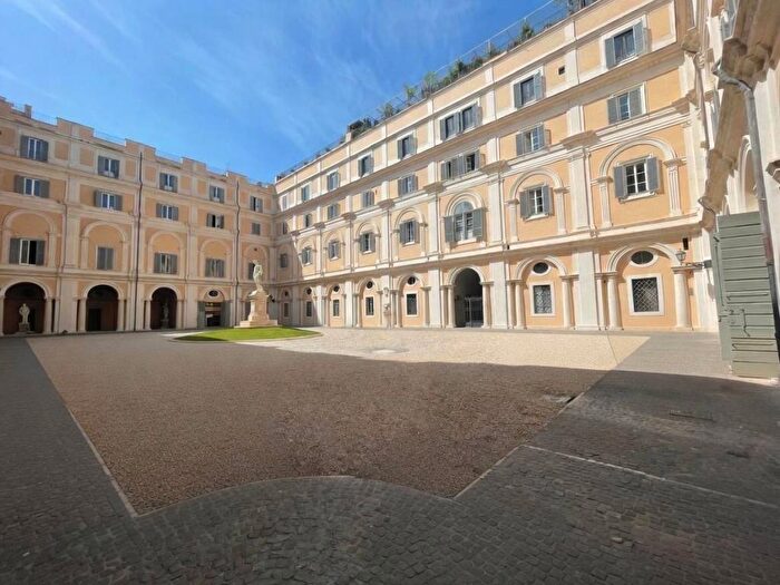 Appartamento bilocale in affitto in Piazza dei Santi Apostoli, Trevi, Roma