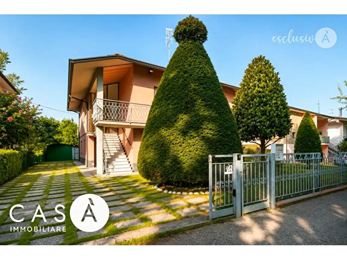 Casa con 10 locali in vendita in Via Martiri Focaccia, Cervia
