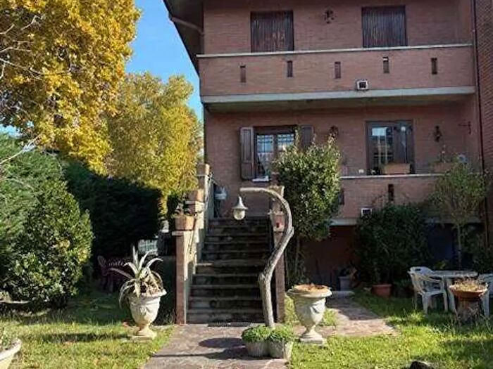 Casa con 6 locali in vendita in Via Comacchio, Ferrara