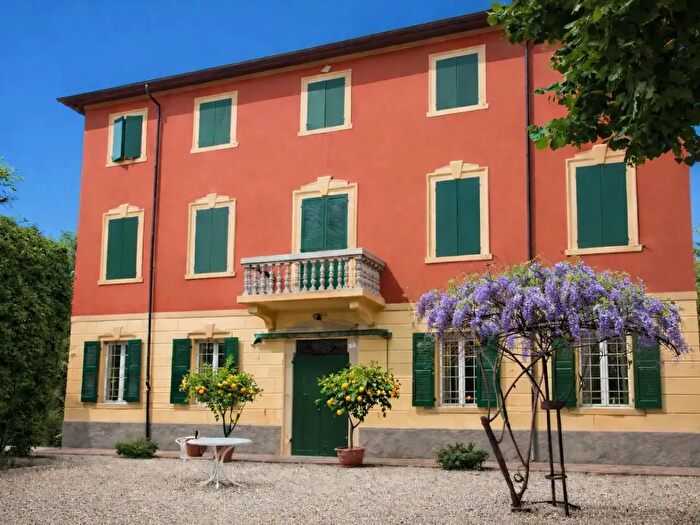 Casa con 10 locali in vendita in Maranello