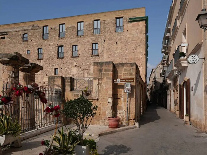 Appartamento con 5 locali in vendita in Via Duomo, Taranto