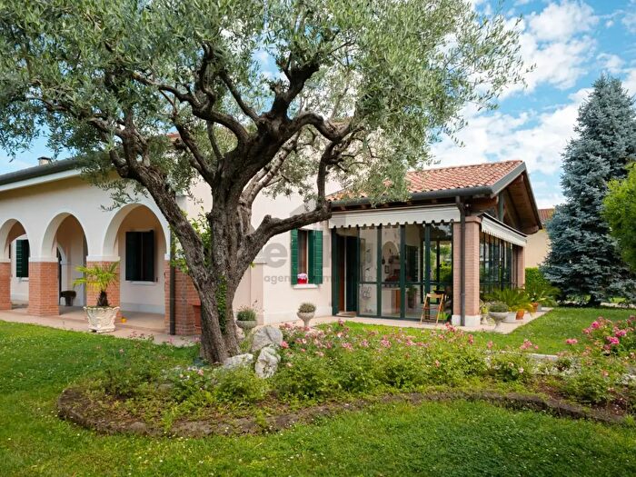 Casa con 7 locali in vendita in Via Guglielmo Marconi, Villorba