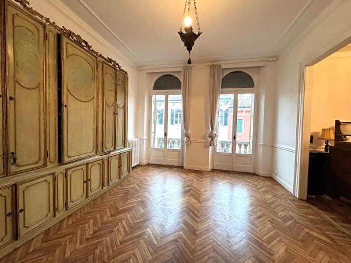 Appartamento con 6 locali in vendita in Vicolo Cieco San Pietro Incarnario, Verona