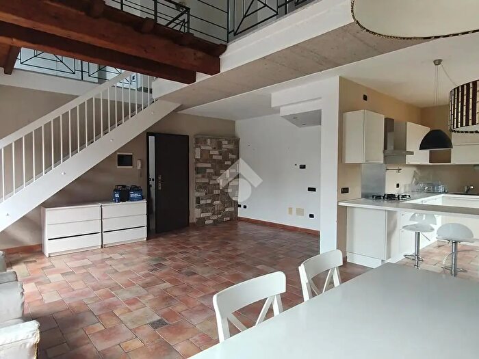 Appartamento trilocale in affitto in Saltrio