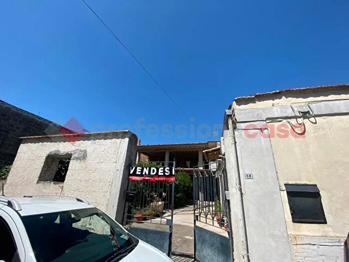 Casa con 5 locali in vendita in Via Salerno Snc, Mondragone