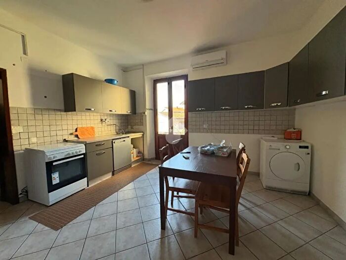 Appartamento con 5 locali in affitto in Viale Stazione, Massa
