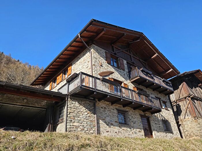 Casa con 6 locali in vendita in Cavallar, Rabbi