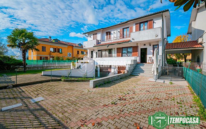 Casa quadrilocale in vendita in Via Tiziano Vecellio Mairano, Casaletto Lodigiano