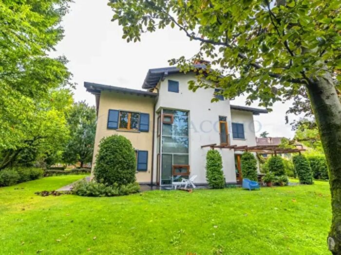 Casa con 6 locali in vendita in Via Guglielmo Marconi, Brembate Di Sopra