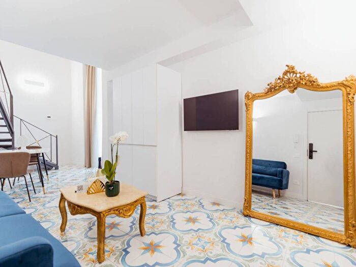 Appartamento bilocale in affitto in Via Atri, Centro Storico, Napoli